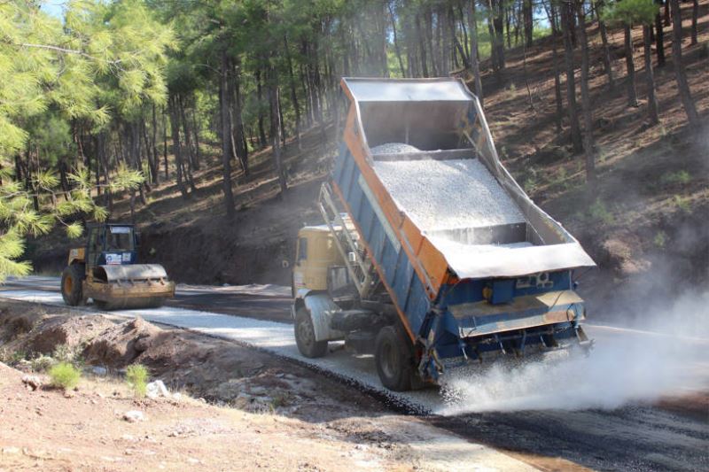 Büyükşehir Döşemealtı İlçesi’nde Yolları Yeniliyor