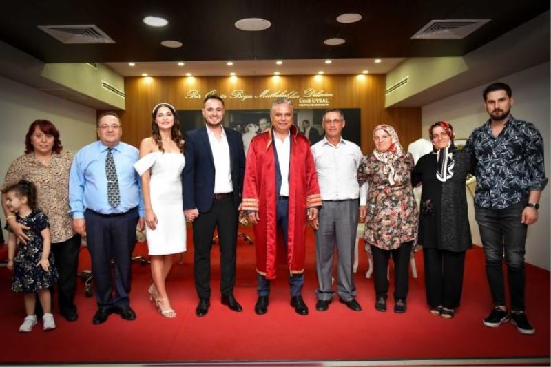 Evlilik cüzdanını birlikte aldılar