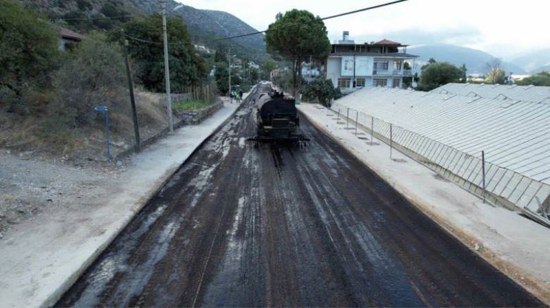Finike’de Alt Yapı Çalışmasında  Bozulan Yollar Asfaltlanıyor