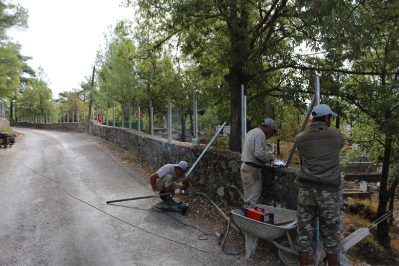 Mezarlıklarda Bakım- Onarım Çalışmaları Sürüyor