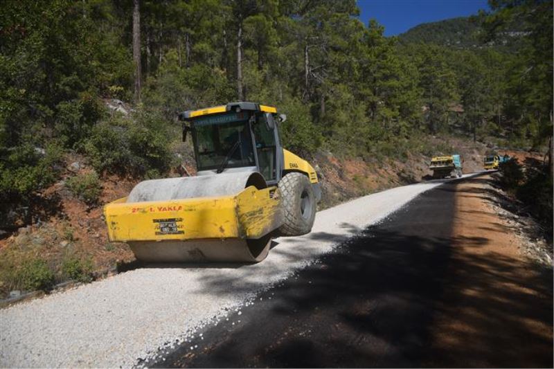 UĞURLU MAHALLESİ’NDE 36 YIL SONRA GELEN YOL SEVİNCİ