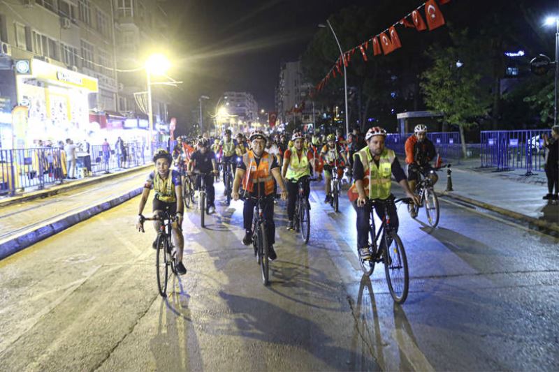 29 Ekim Coşkusu Antalya Sokaklarında