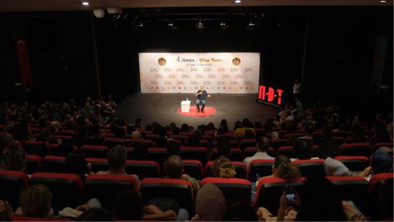 4. ALANYA KİTAP FUARI’NIN 3. GÜN KONUĞU AHMET ÜMİT OLDU
