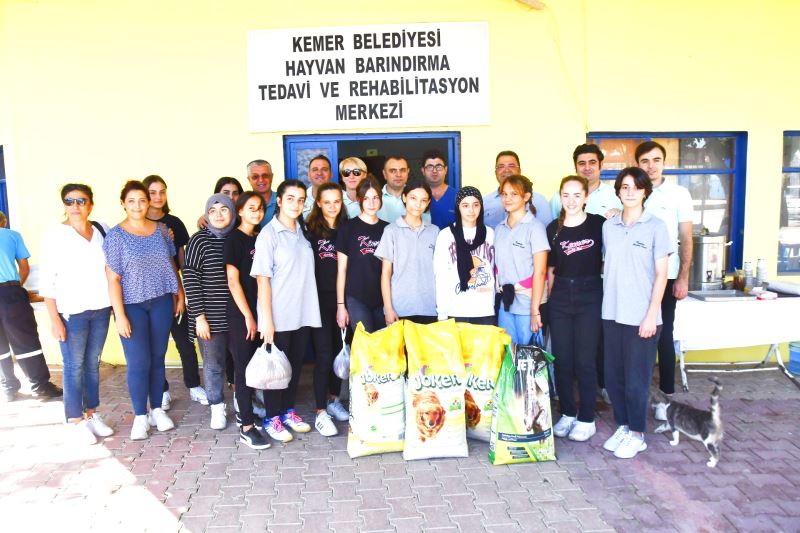 KEMER BELEDİYE BAŞKANIMIZ TOPALOĞLU: “Kemer Belediyesi olarak sokak hayvanlarına destek olmaya devam edeceğiz.”