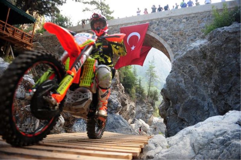SPOR TURİZMİNİN YÜKSELEN ADRESİ: KEMER