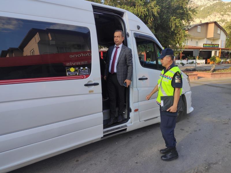 KEMER BELEDİYESİ VE JANDARMADAN OKUL SERVİSLERİNE ORTAK DENETİM