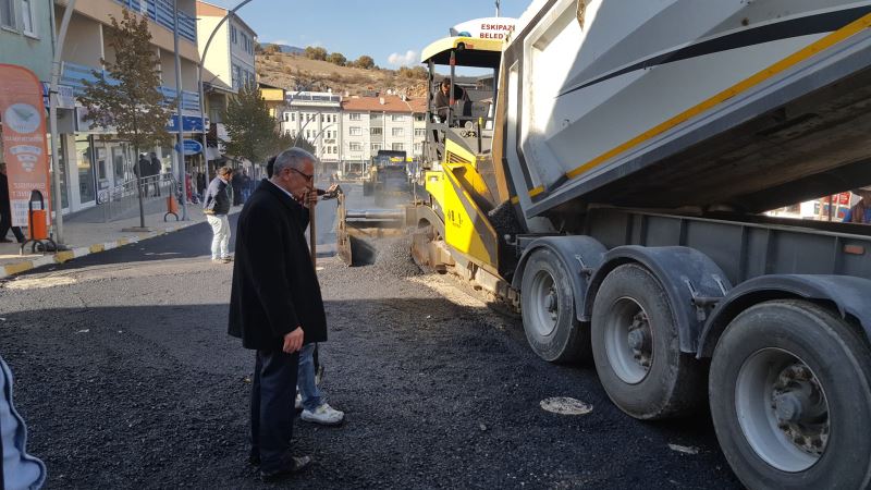 Şehir Merkezimizde Sıcak Asfalt Serim Çalışması Başladı.