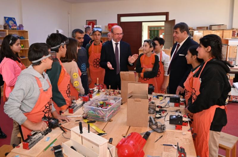 KAYMAKAM TORTOP VE BAŞKAN PEKYATIRMACI’DAN SANAT VE TASARIM ATÖLYESİ’NE ZİYARET