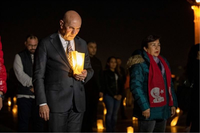 İzmir Ata’ya saygı nöbetinde