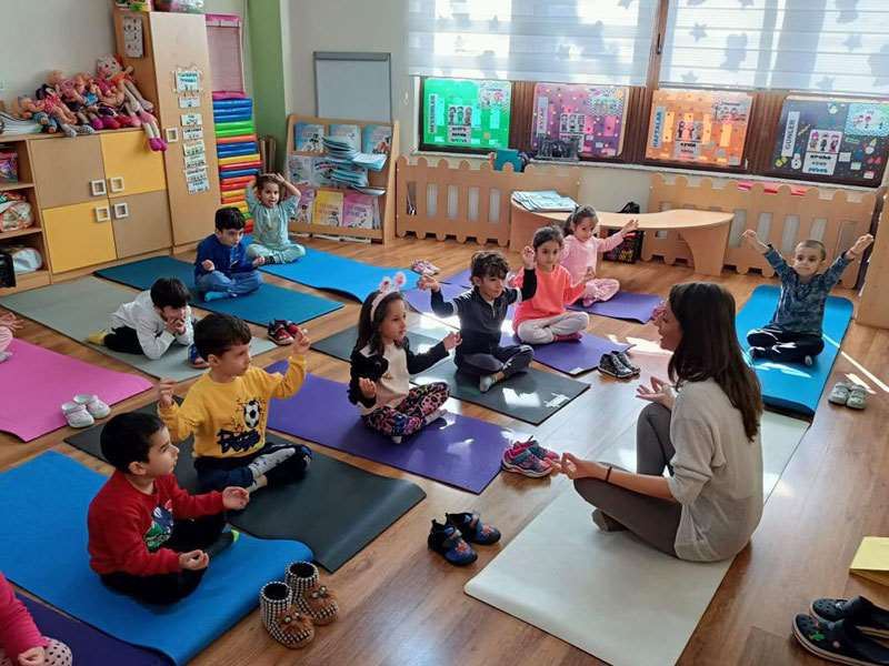 ODUNPAZARI BELEDİYESİ KREŞLERİNDE ÇOCUKLAR YOGAYLA TANIŞTI