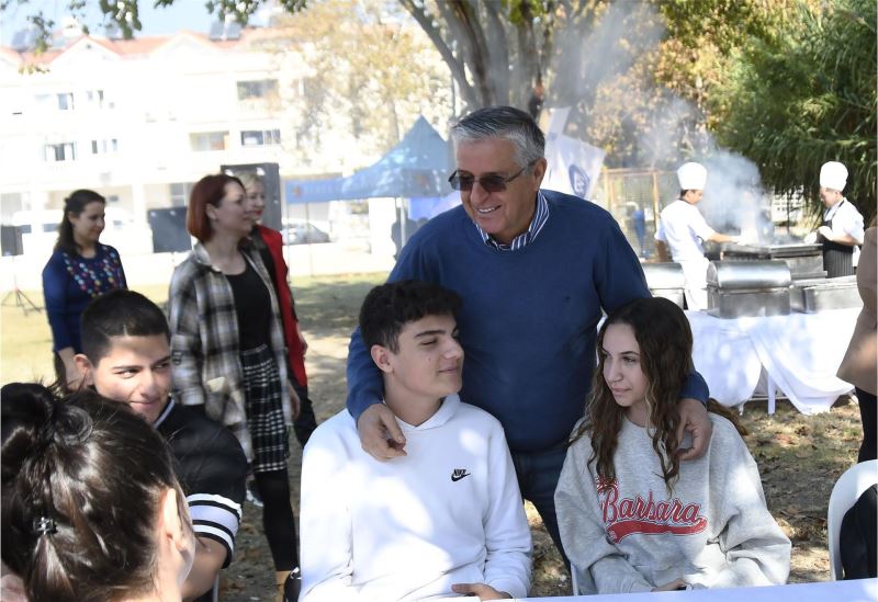 Başkan Topaloğlu’ndan öğrencilere mangal partisi