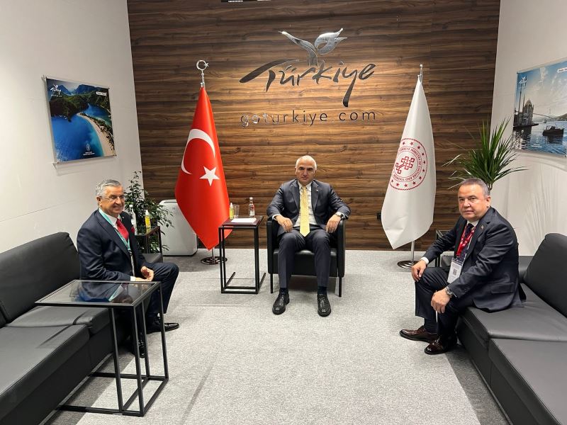 Başkan Topaloğlu, Bakan Ersoy ile Londra Fuarı’nda bir araya geldi