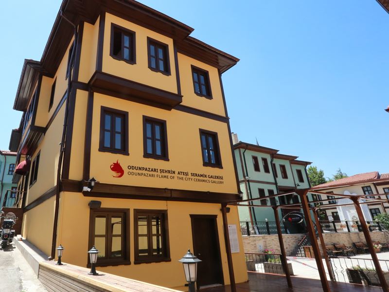 ŞEHRİN ATEŞİ SERAMİK GALERİSİ KAPILARINI SERAMİK SANATÇILARINA AÇTI