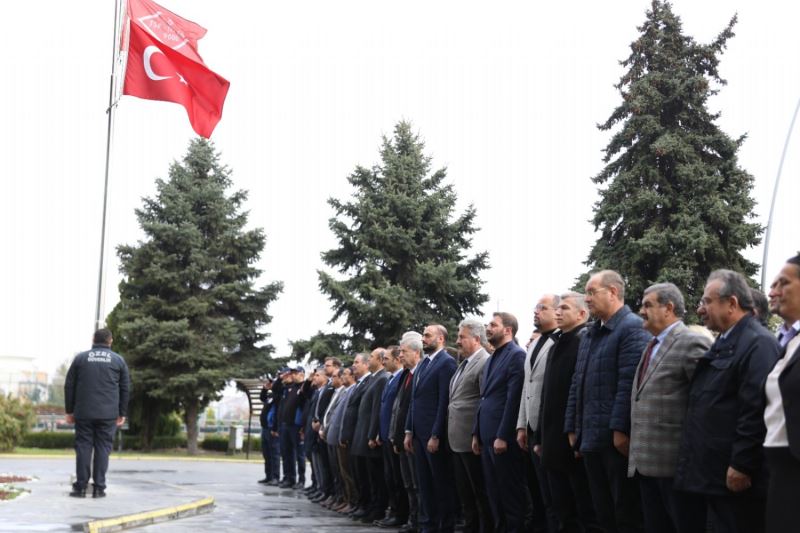 MELİKGAZİ PERSONELİNDEN ATA’YA SAYGI DURUŞU