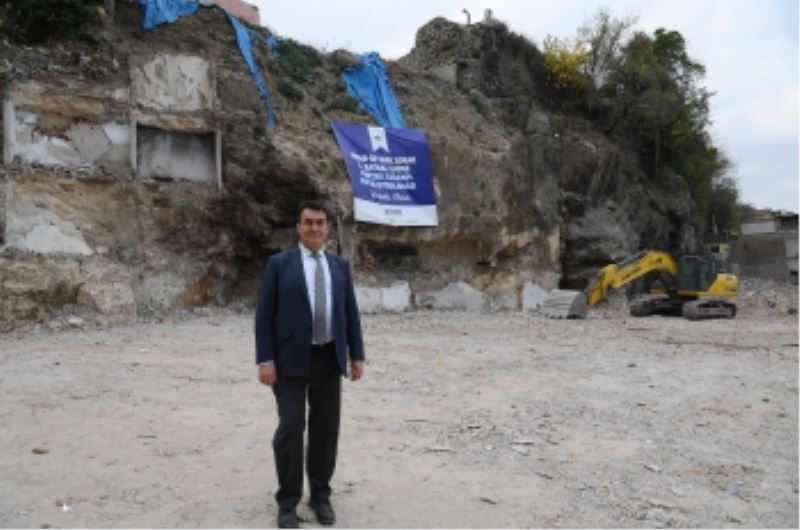 Binalar Yıkılıyor, Tarihi Surlar Ortaya Çıkıyor