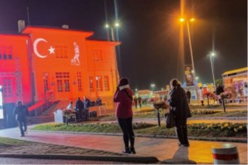 YALOVA BELEDİYESİ’NDEN 10 KASIM’A ÖZEL GÖSTERİ