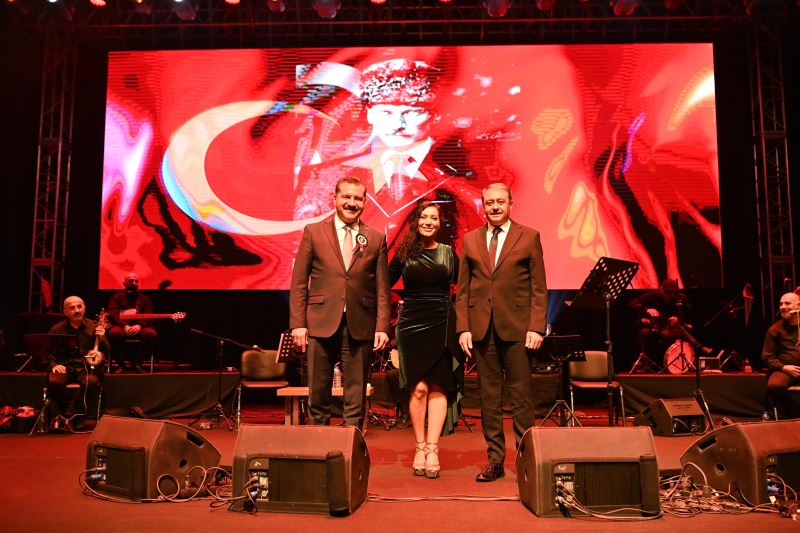Atatürk’ün En Sevdiği Şarkılar Hep Bir Ağızdan Söylendi
