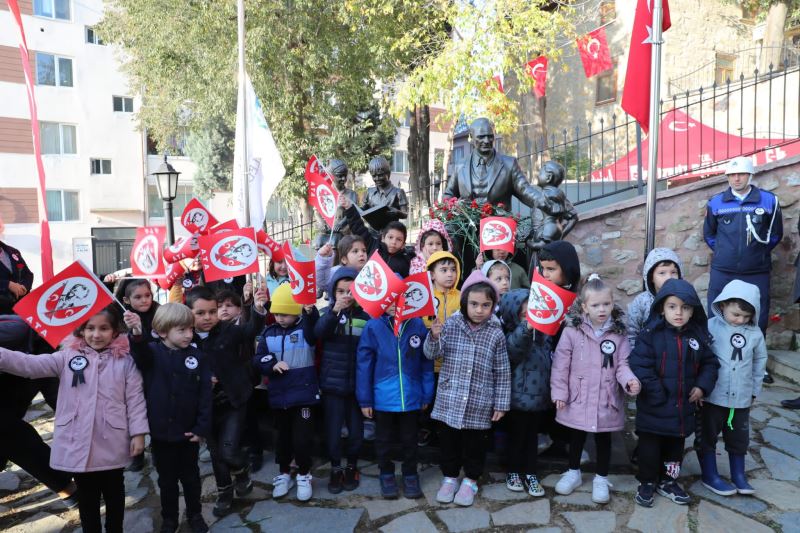 ATATÜRK VE MİLLİ MÜCADELE ANI EVİ’NDE ATAMIZ, KARANFİLLERLE ANILDI