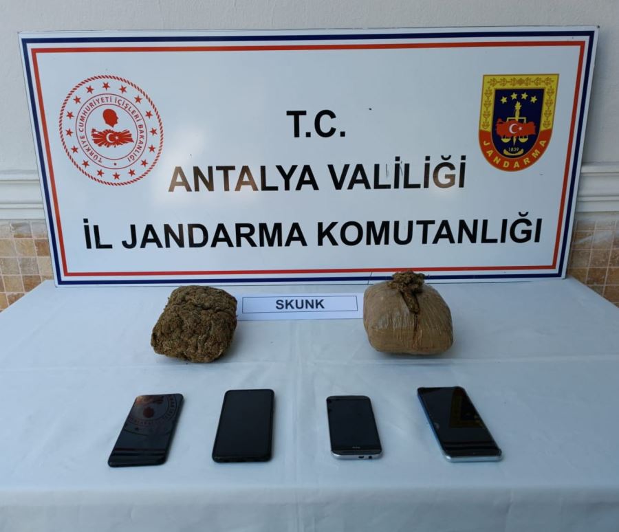 ANTALYA’DA UYUŞTURUCU TACİRLERİ YAKAYI ELE VERDİ
