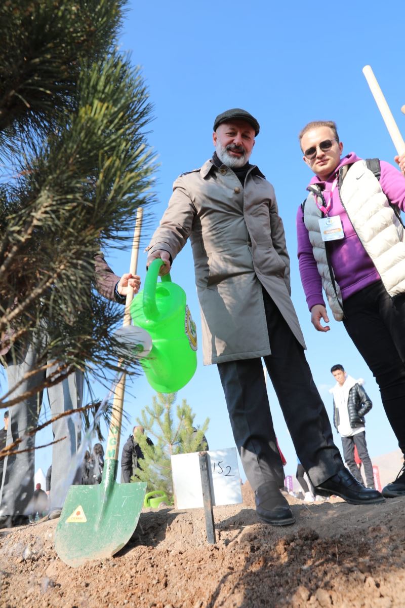 KAYSERİ’NİN DENİZİNDE, 3 YILDA 12 MİLYON AĞAÇ TOPRAKLA BULUŞUCAK