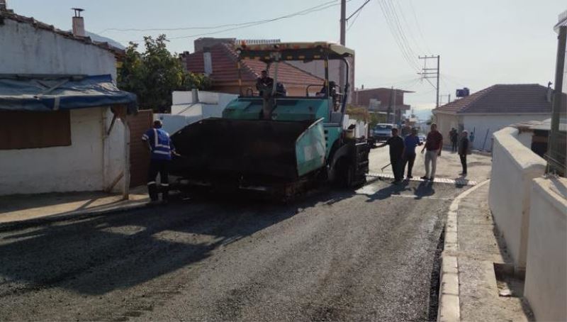Bayraklı’ya bir ayda 500 ton asfalt