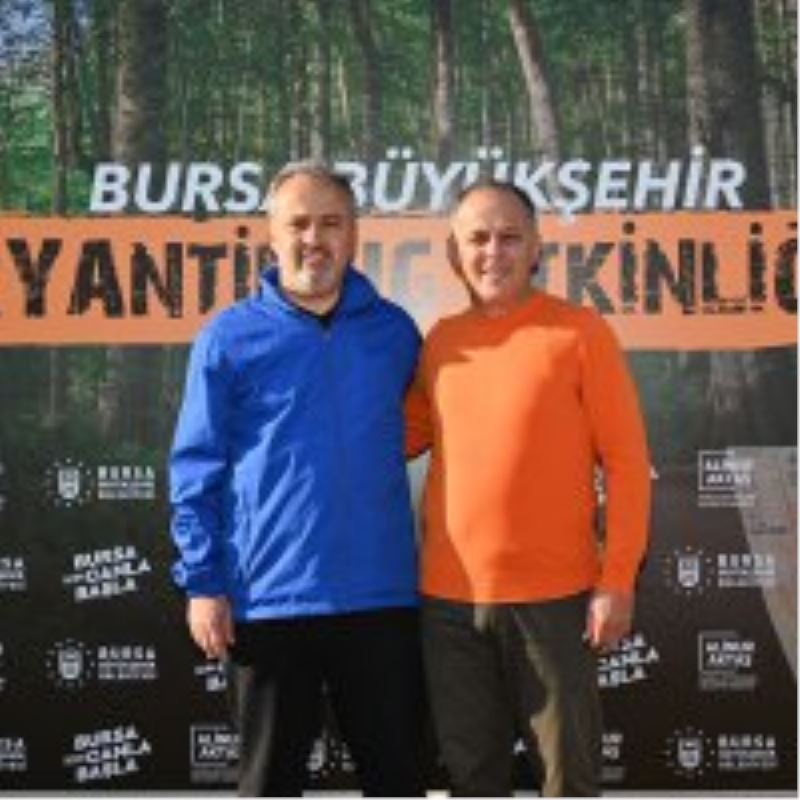 Oryantiring turnuvasında zamana karşı yarış