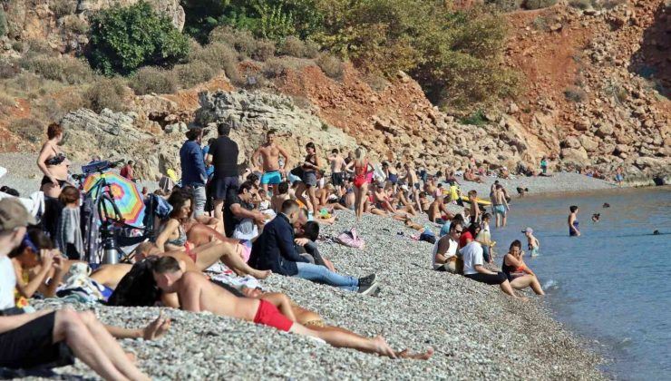 ANTALYA’DA KASIM AYI ORTASINDA TÜRKİYE’Yİ KISKANDIRAN GÖRÜNTÜLER