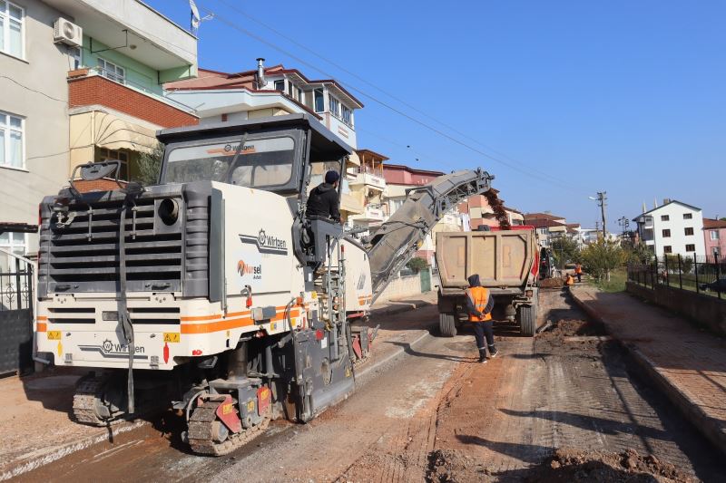 İZMİT BELEDİYESİ TEPEKÖY MAHALLESİ’NDE KOMPLE ASFALT ÇALIŞMASINA BAŞLADI