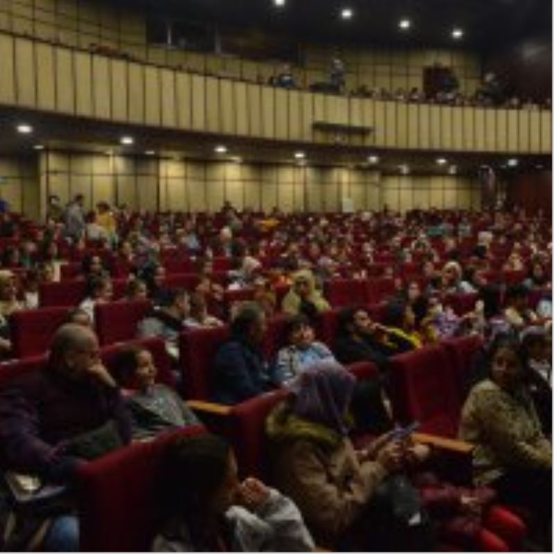Tiyatroya çocuklardan yoğun ilgi
