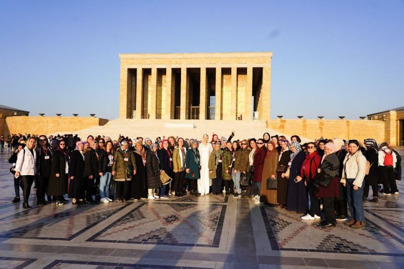 BAŞKAN V. SUBAŞI VE KADINLAR ANITKABİR’İ ZİYARET ETTİ