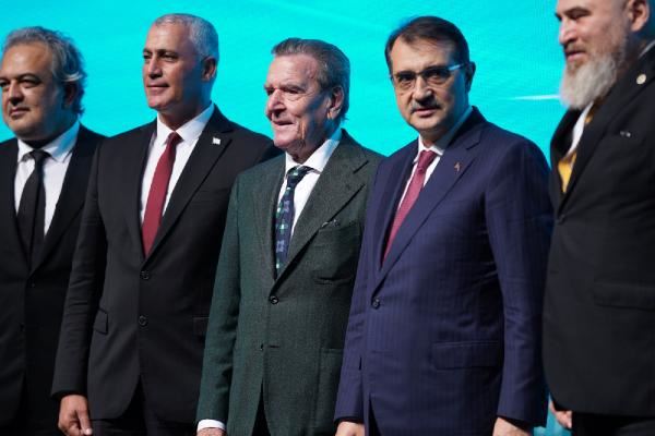 SCHRÖDER.. ‘TÜRKİYE AVRUPA’YA GAZ TEDARİKİNDE ÖNEMLİ BİR ROL OYNUYOR’