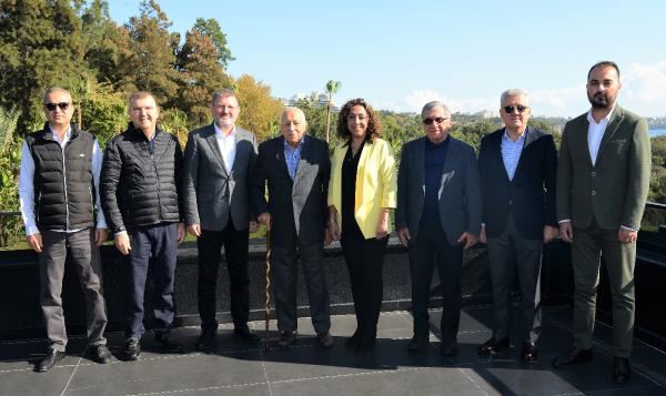 ATSO MECLİS BAŞKANI ÖZTÜRK ESKİ BAŞKANLARI BULUŞTURDU