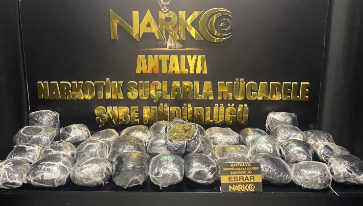 ANTALYA’DA ŞÜPHELİ ARAÇTA 12 KİLO ESRAR ELE GEÇİRİLDİ