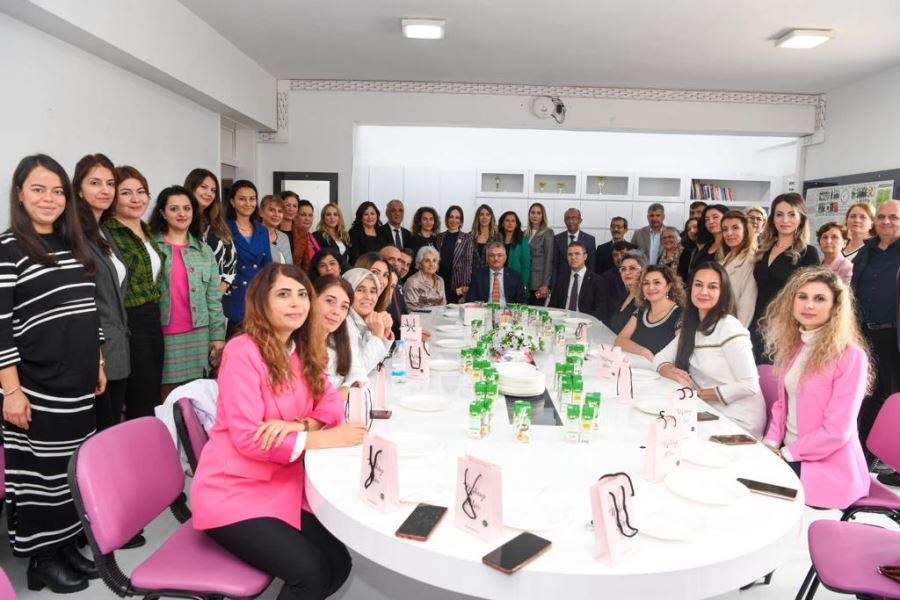 ANTALYA’DA ÖĞRETMENLER GÜNÜ COŞKUYLA KUTLANDI