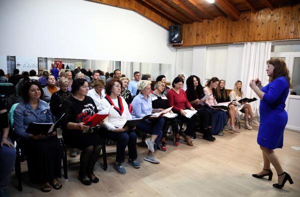 ANTALYA’DA YERLEŞİK YABANCILAR TÜRKÇE ÖĞRENMEK İÇİN MÜZİK KOROSU KURDU