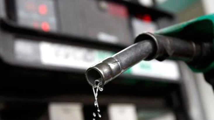FİYATI BİR HAFTADA 5 KEZ DEĞİŞTİ.. MOTORİNDE YENİ TABELA