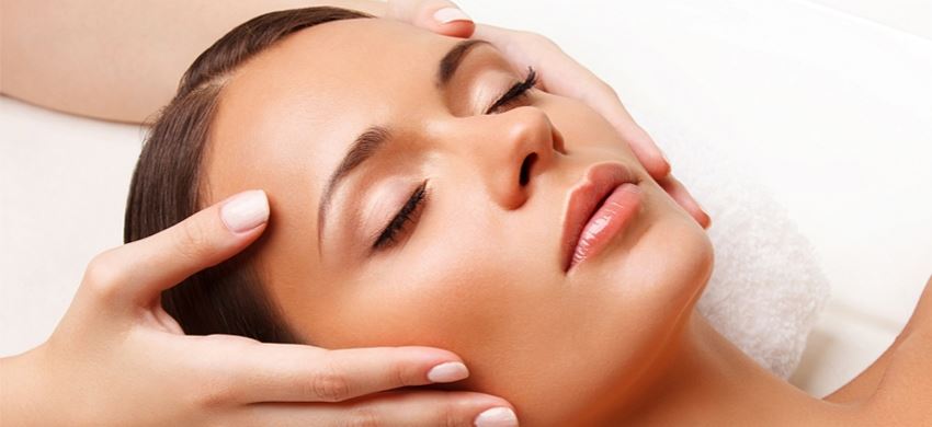 YABANCI KADINLAR CİLT BAKIMI ÖĞRENİP MESLEK SAHİBİ OLUYOR