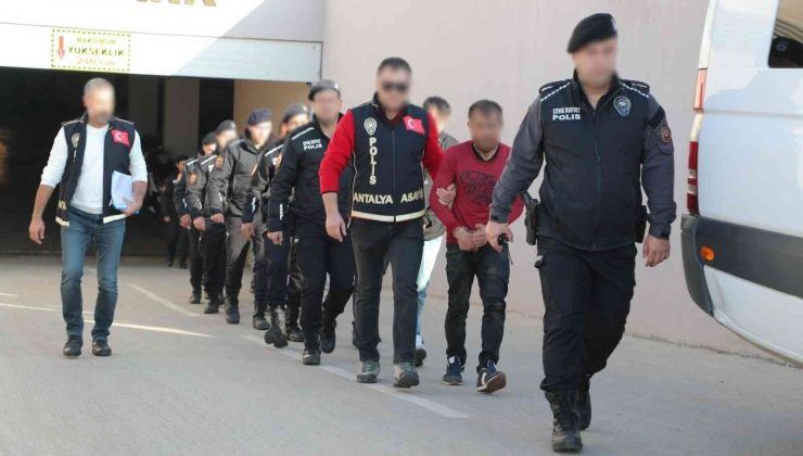 ANTALYA’DA ARANAN 74 KİŞİ YAKALANDI