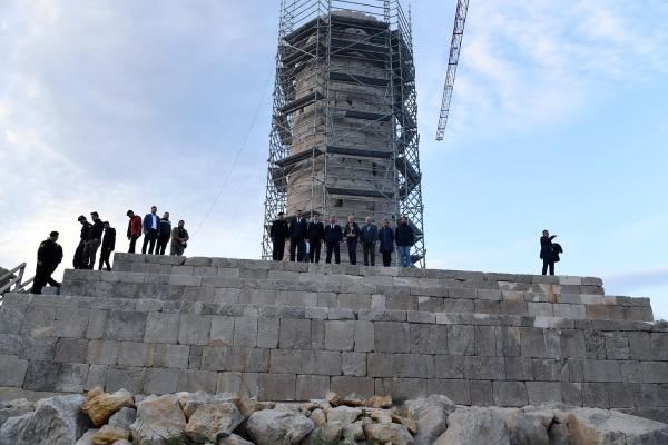ANTIK PATARA’DA DENİZ FENERİ 16 METREYE YÜKSELDİ