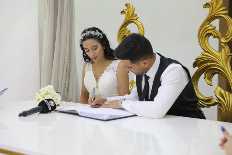 KOCASİNAN’DA BİR GÜNDE 22 ÇİFT, MUTLU VE HUZURLU YUVALARIN TEMELİNİ ATTI