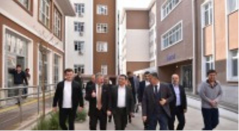 Tütüncü “Antalya’da yurt sorunu yok”