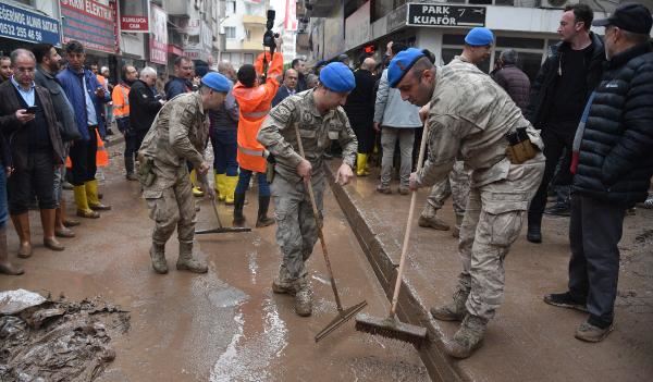 BAKAN SOYLU VE JANDARMA ANTALYA’NIN SEL BÖLGESİNDE