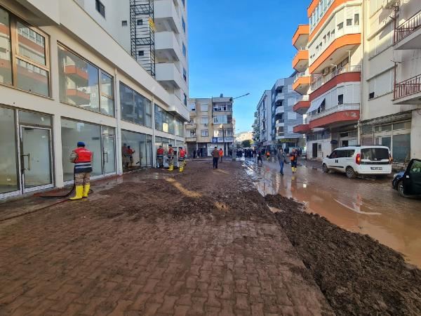 KUMLUCA VE FİNİKE’DE SEL FELAKETİNİN YARALARI SARILIYOR