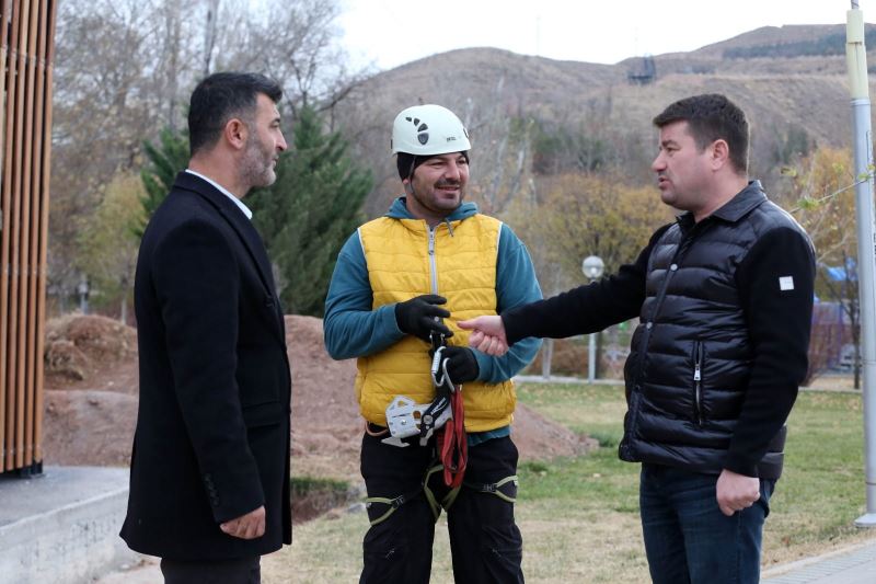 BAŞKAN DİNÇER YAPIMI DEVAM EDEN PROJELERİ YERİNDE İNCELEDİ