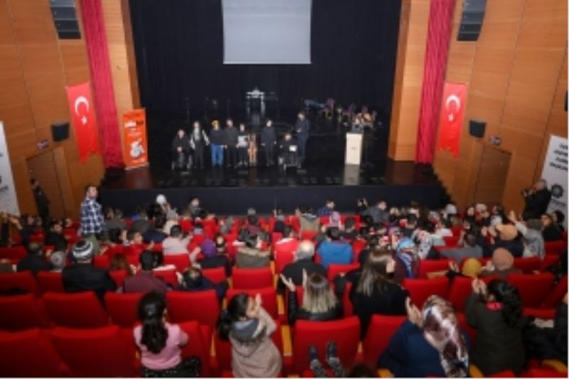 Özel gereksinimli bireyler hünerlerini sergiledi