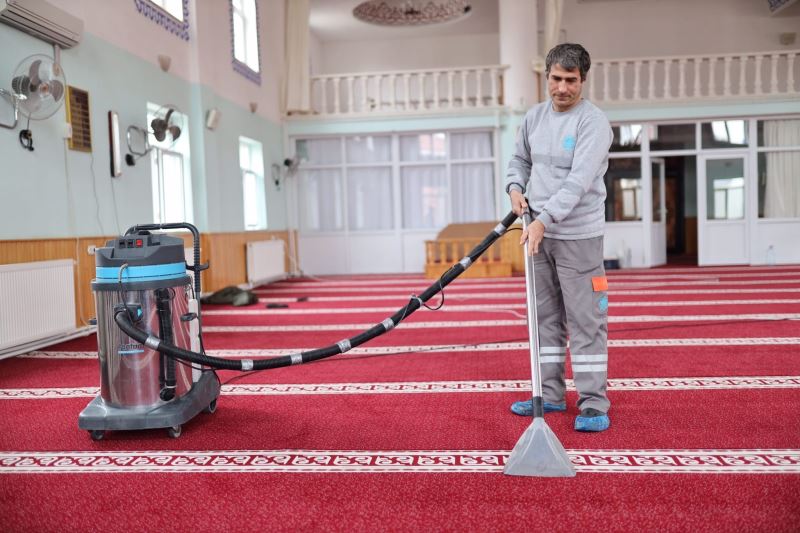 AKSARAY BELEDİYESİ ŞEHİR GENELİNDE CAMİLERİN TEMİZLİĞİNE DEVAM EDİYOR