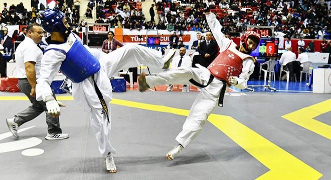 TÜRKİYE TAEKWONDO ŞAMPİYONASI ISPARTA’DA BAŞLADI