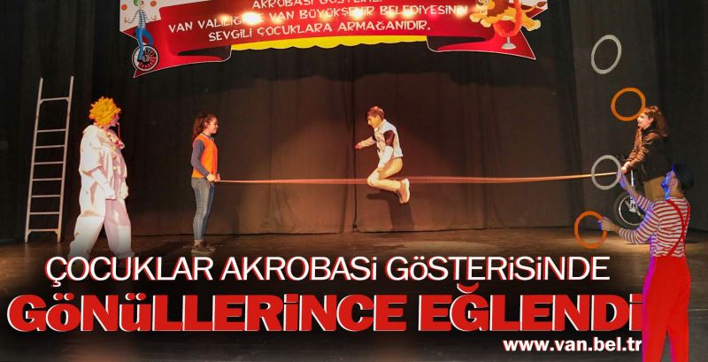 ÇOCUKLAR AKROBASİ GÖSTERİSİNDE GÖNÜLLERİNCE EĞLENDİ