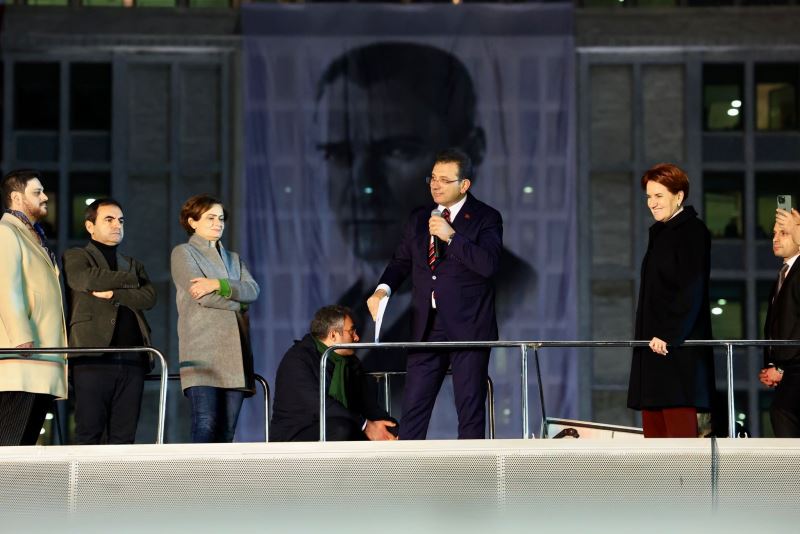 İSTANBUL, BAŞKAN’INA SAHİP ÇIKTI