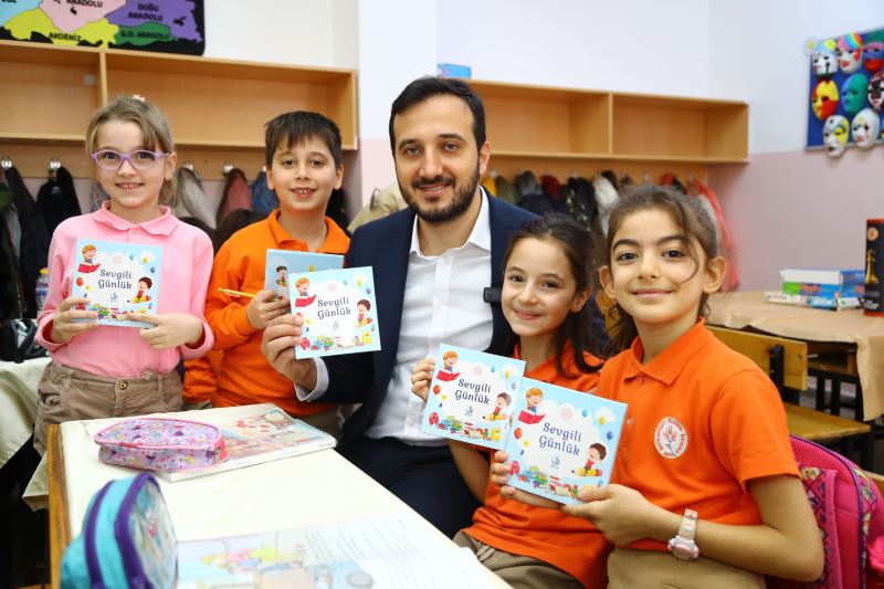 BAĞCILAR’DA İLKOKUL ÖĞRENCİLERİ GÜNLÜK TUTMAYA BAŞLIYOR